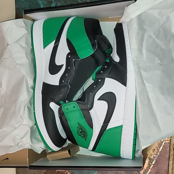 Nike Jordan One high Retro Lucky Green. Worn once.   Men's size 13 - Picture 2 of 16